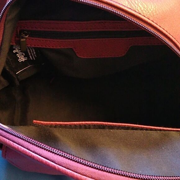 Harry Potter Hogwarts Red Backpack w/ Adjustable straps Movie Series - Picture 13 of 15
